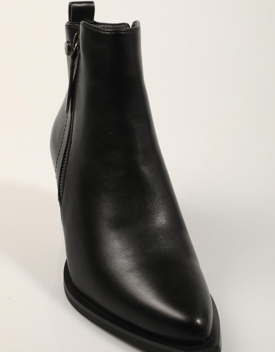 BOTINES XTI BOTIN CAMPERO NAPA NEGRO en color Negro