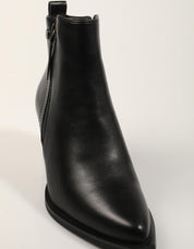 BOTINES XTI BOTIN CAMPERO NAPA NEGRO en color Negro