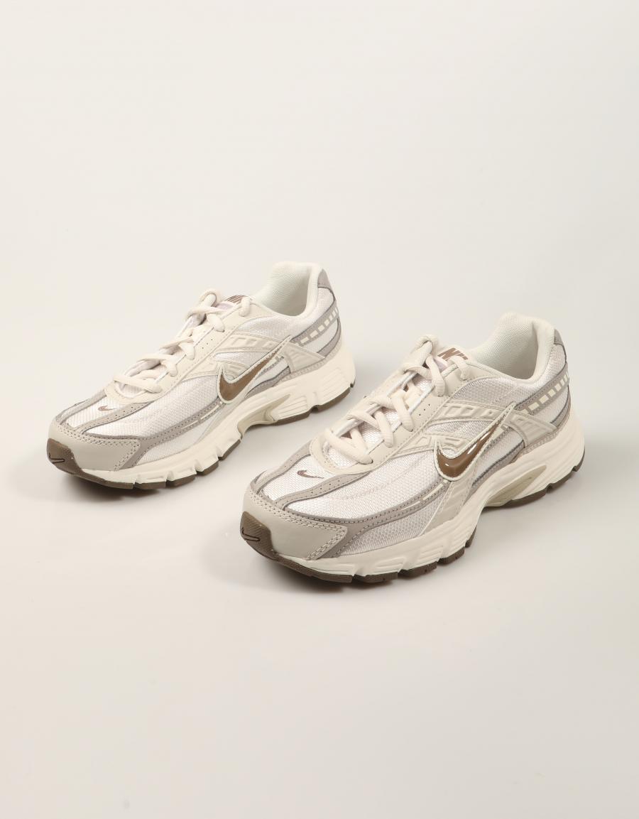 ZAPATILLAS NIKE INITIATOR BEIGE IB4339 en color Beige