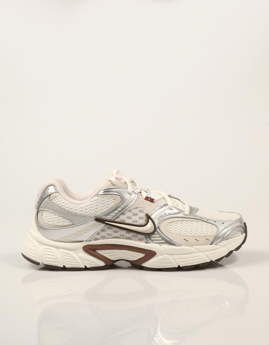 ZAPATILLAS NIKE V5 RNR SAIL HQ7901 en color Beige