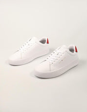 ZAPATILLAS TOMMY HILFIGER COURT WHITE/RED FM0FM05367 en color Blanco