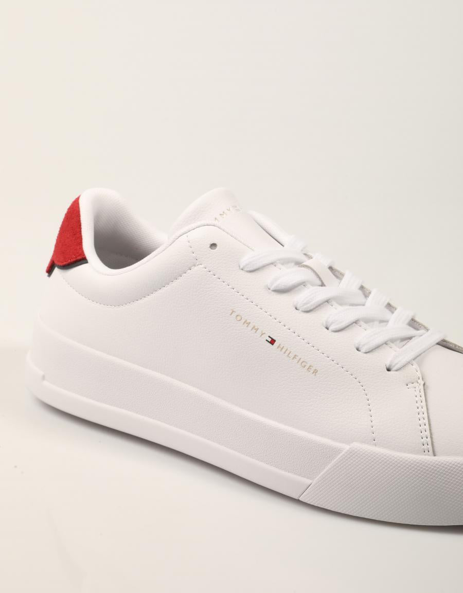 ZAPATILLAS TOMMY HILFIGER COURT WHITE/RED FM0FM05367 en color Blanco
