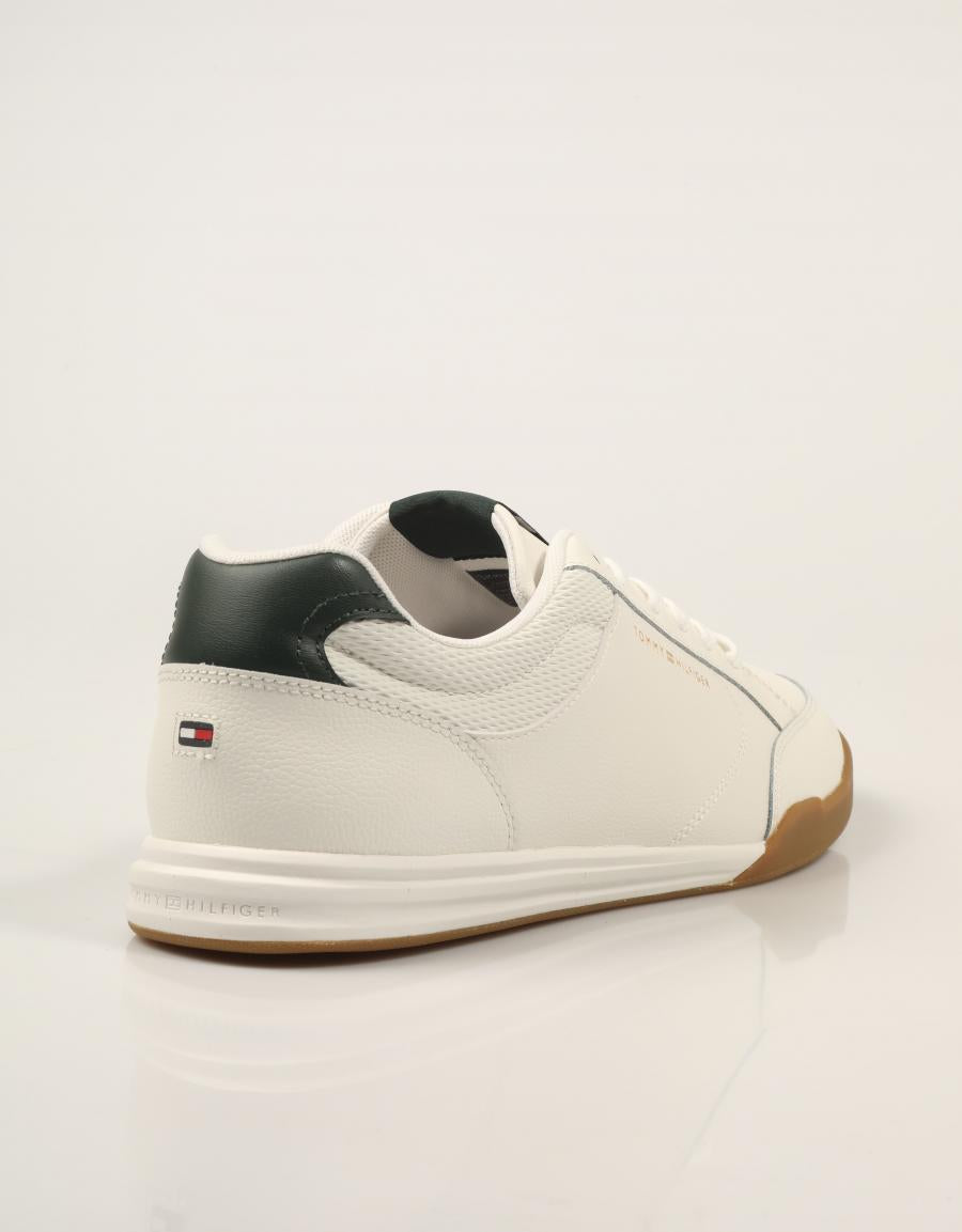 ZAPATILLAS TOMMY HILFIGER LOW PROFILE ECRU FM0FM06097 en color Blanco