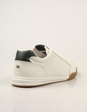 ZAPATILLAS TOMMY HILFIGER LOW PROFILE ECRU FM0FM06097 en color Blanco
