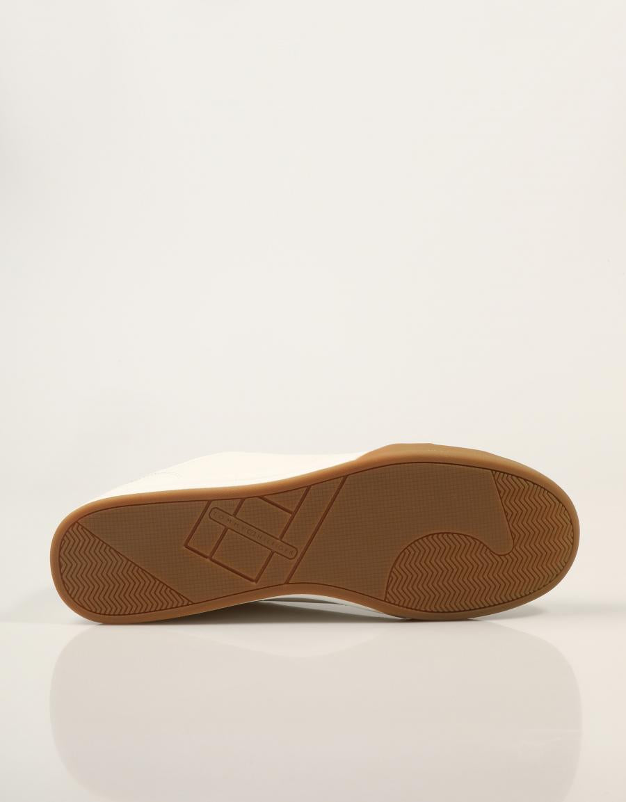 ZAPATILLAS TOMMY HILFIGER LOW PROFILE ECRU FM0FM06097 en color Blanco