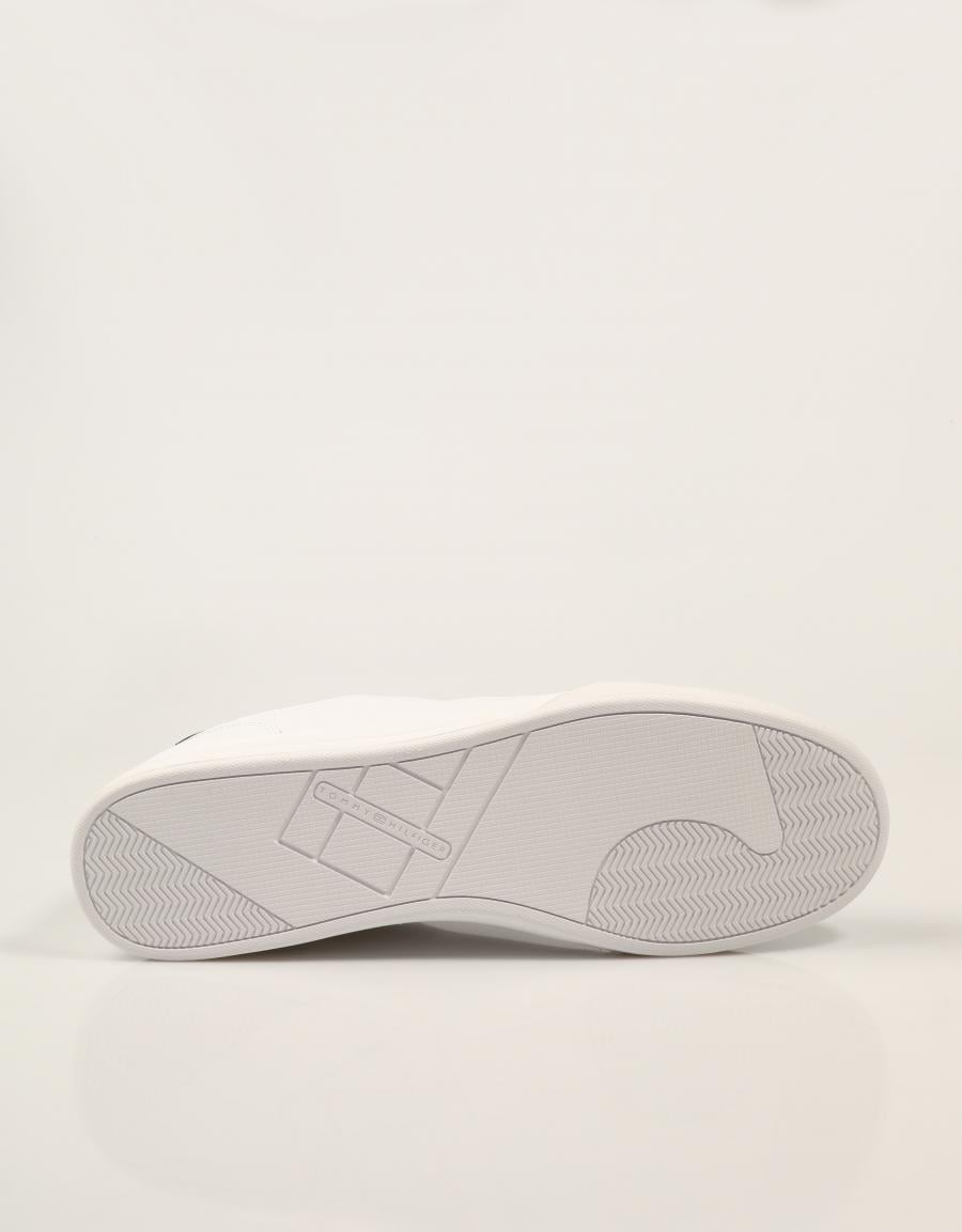 ZAPATILLAS TOMMY HILFIGER LOW PROFILE WHITE/BLACK FM0FM06097 en color Blanco