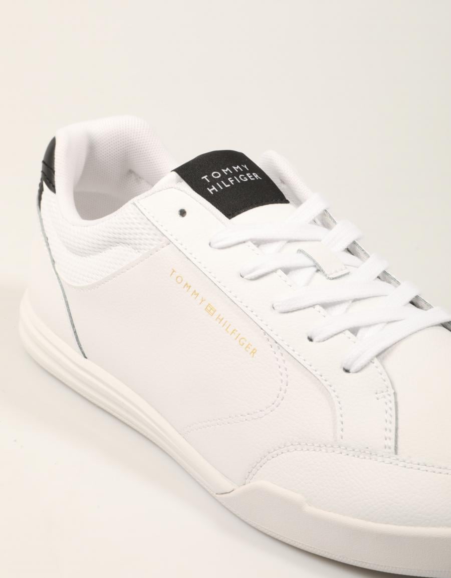 ZAPATILLAS TOMMY HILFIGER LOW PROFILE WHITE/BLACK FM0FM06097 en color Blanco
