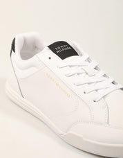 ZAPATILLAS TOMMY HILFIGER LOW PROFILE WHITE/BLACK FM0FM06097 en color Blanco