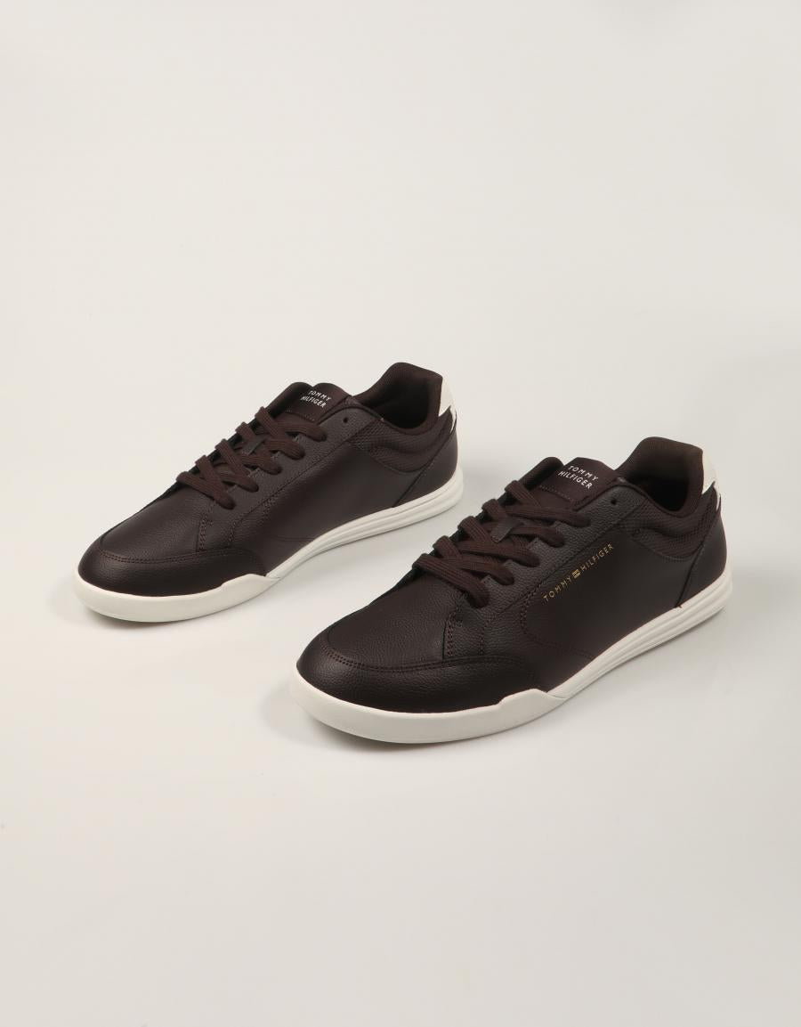 ZAPATILLAS TOMMY HILFIGER LOW PROFILE CHOCOLATE FM0FM06097 en color Marron