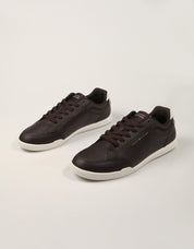 ZAPATILLAS TOMMY HILFIGER LOW PROFILE CHOCOLATE FM0FM06097 en color Marron
