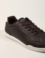 ZAPATILLAS TOMMY HILFIGER LOW PROFILE CHOCOLATE FM0FM06097 en color Marron