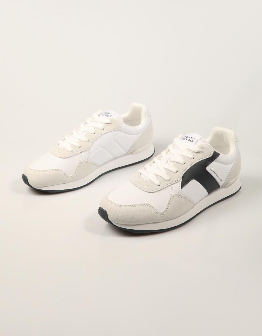 ZAPATILLAS TOMMY HILFIGER RUNNER WHITE FM0FM06111 en color Blanco