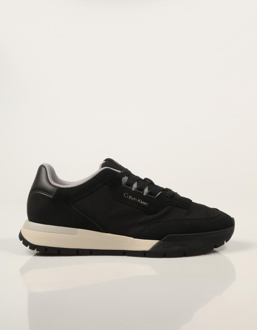 ZAPATILLAS CALVIN KLEIN RUNNER BLACK HM0HM02389 en color Negro