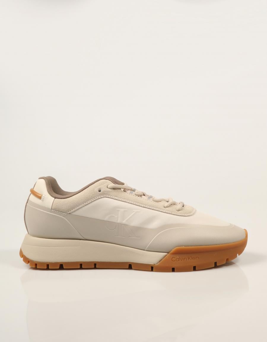 ZAPATILLAS CALVIN KLEIN TOOTHY RUN DK ECRU HM0HM02390 en color Beige