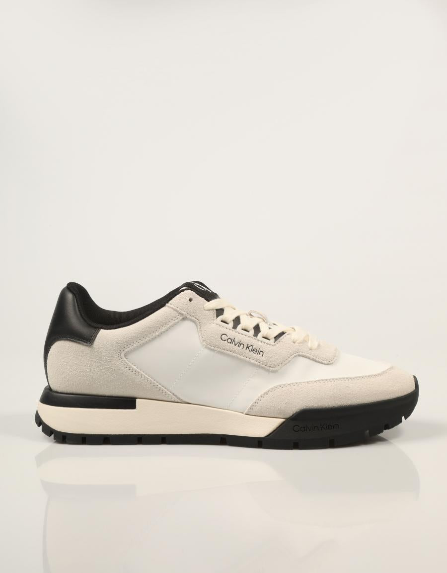 ZAPATILLAS CALVIN KLEIN RUNNER WHITE HM0HM02389 en color Blanco