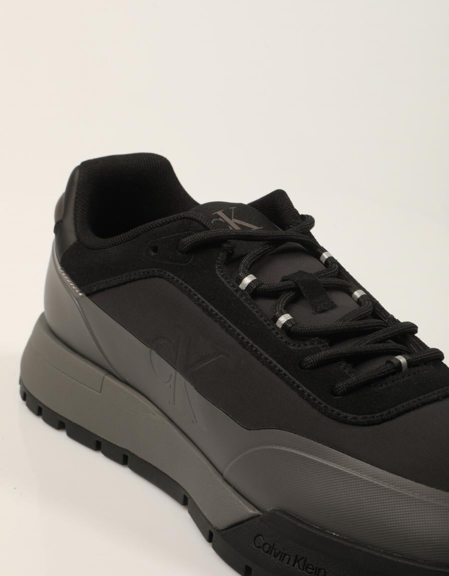 ZAPATILLAS CALVIN KLEIN TOOTHY BLACK HM0HM02390 en color Negro