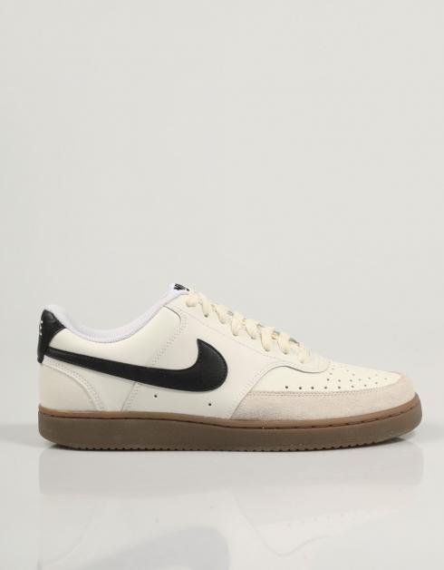 Sapatilhas de Homem (Nike Court Vision) todas em branco macio, mantém a  elegância e o conforto no dia a dia.